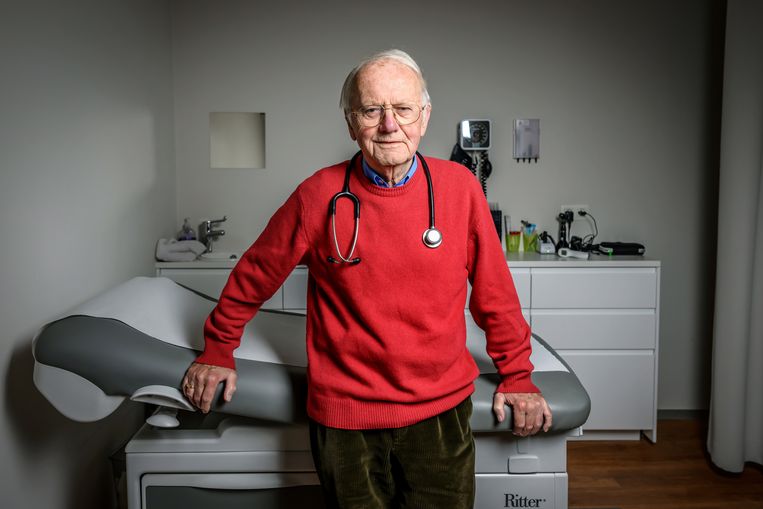 ‘Ooit heeft een depressieve patiënte van me haar baby verdronken in een emmer water. Dan voel je je schuldig en denk je: had ik het niet beter anders aangepakt?’
 Beeld Geert Van de Velde