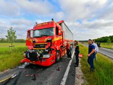 Chauffeur gewond na zwaar ongeval met vrachtwagens op N69 bij Riethoven: weg inmiddels weer vrij