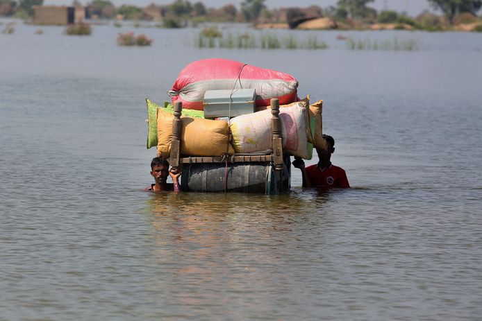 Verschillende landen, bedrijven en goede doelen hebben al miljoenen dollars beloofd om Pakistan te helpen het hoofd te bieden aan een van de zwaarste natuurrampen ooit, veroorzaakt door de klimaatopwarming.