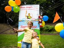 Kinderen blij met Ome Joop's Tour 2.0: ‘Ik fiets graag en krijg overal cadeautjes’