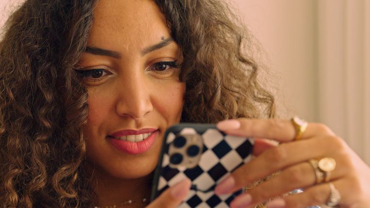 Larissa Bruin. Beeld Uit ‘Volg je me nog?’ 