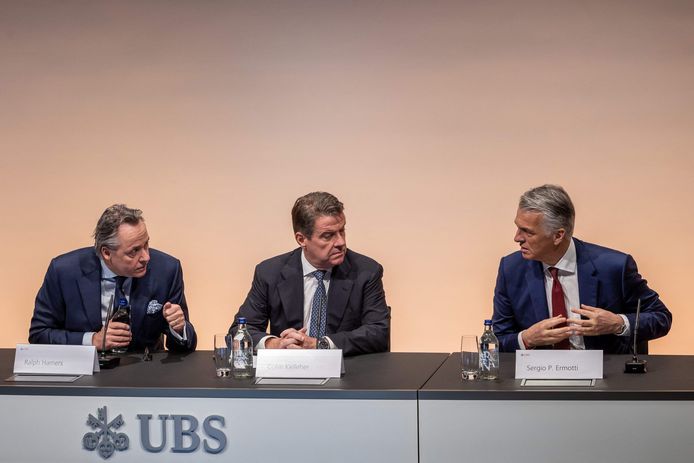 Ralph Hamers, CEO d'UBS sur le départ, le président d’UBS Colm Kelleher et le futur CEO Sergio Ermotti
