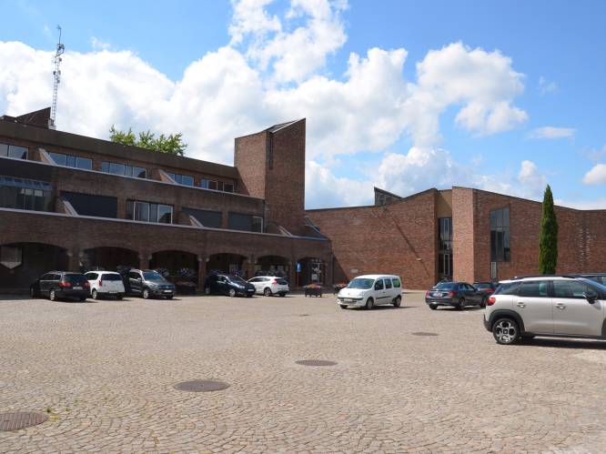 Van binnenkoer stadhuis tot fontein Dr. Hemerijckxplein: Ninovieters kiezen welke van deze 15 locaties worden onthard tijdens Vlaams kampioenschap Tegelwippen