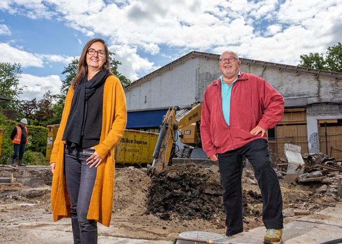 De deuren van Terra Art Projects openen in juni weer de deuren. Directeuren Natalie Vinke en Ed Boutkan zijn er erg blij mee. Nog niet op het nieuwe terrein op het voormalige terrein waar de Kwikfit-garage. Daar wordt op dit moment het oude pand gesloopt en gaan de deuren pas in 2021 open.