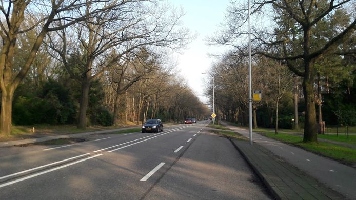 De Amersfoortsestraat (N237) tussen Amersfoort en Soesterberg