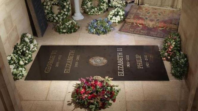 Eerste officiële foto van grafsteen Elizabeth gedeeld