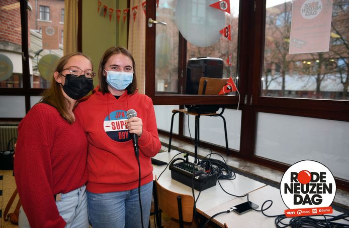 Rode neuzen: Lori en Lotte, dj's van Rode Neuzen Radio