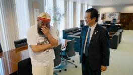Bockie-san op Japanse ambassade "You like eating & drinking"