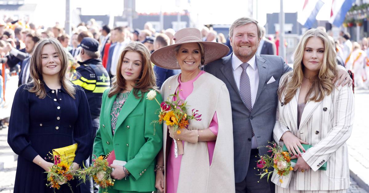 succes Nachtvlek boot Kleuren van de koninklijke garderobe moeten dankbaarheid en vrede  uitstralen | Koningsdag 2022 | AD.nl