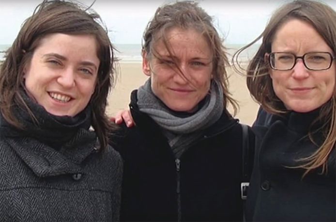 Tine Nys (midden) met haar zussen Lotte (links) en Sophie (rechts).