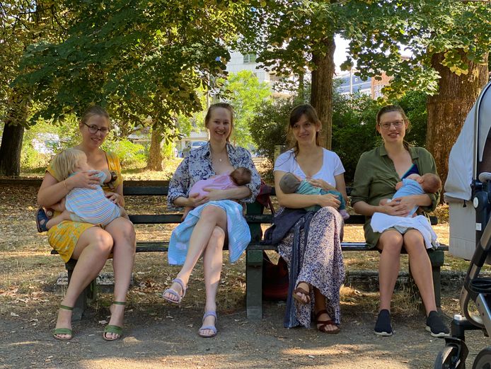 Borstvoedende mama's in het Citadelpark.