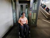Een kapotte lift gooit Jasmijns reis overhoop: ‘Als koningin haar voet breekt, is dat ding morgen gemaakt’