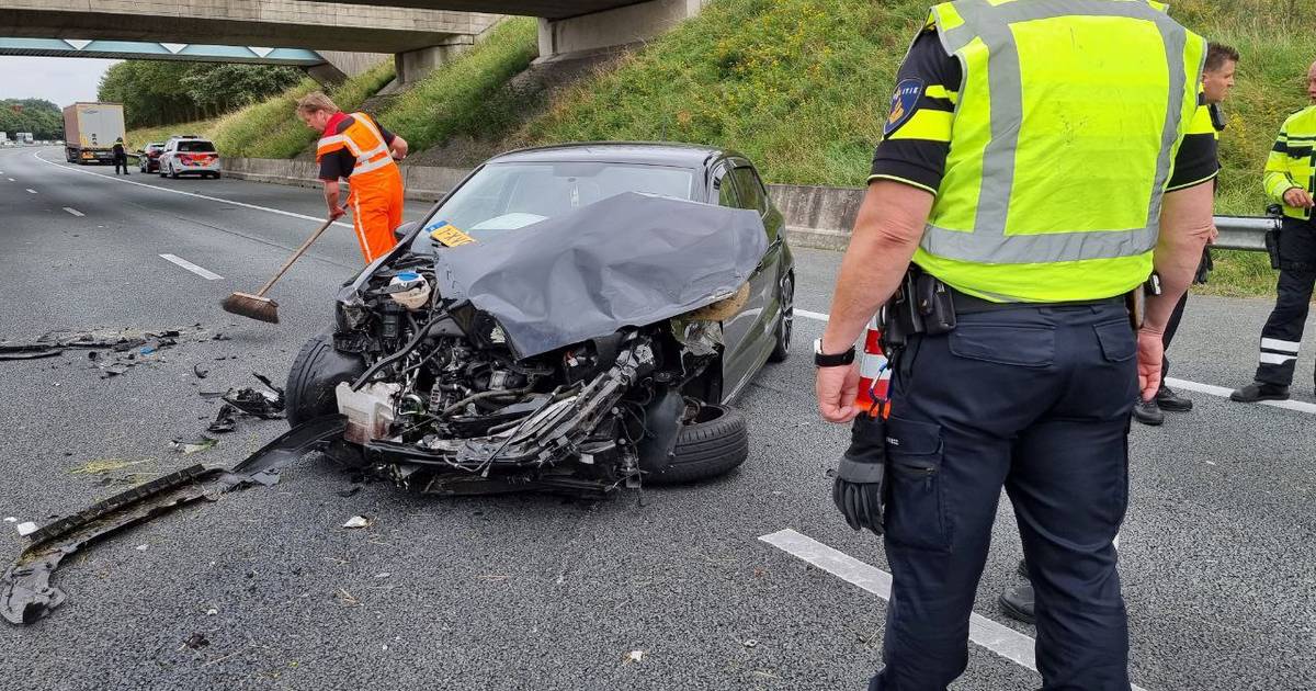Persoon gewond na ongeval op A1: weg naar Oldenzaal weer vrijgegeven.