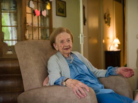 Bertha is de oudste inwoner van Enschede: ‘Ongemerkt is het leven anders geworden’