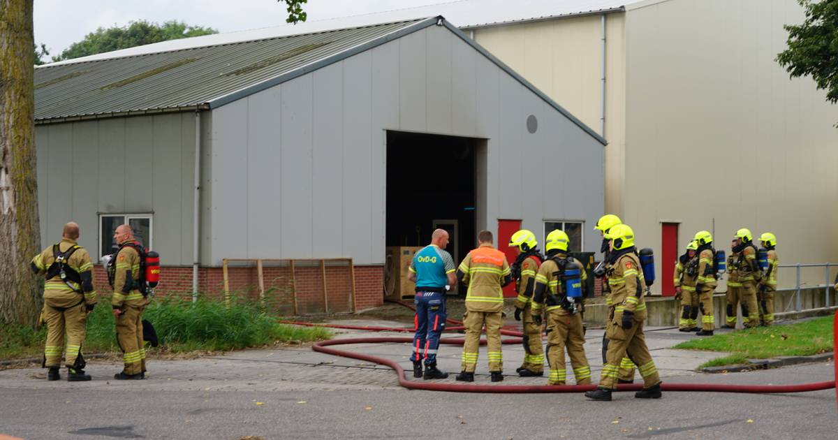 Grote brand bij zadenbedrijf op Industrieweg in Middenmeer