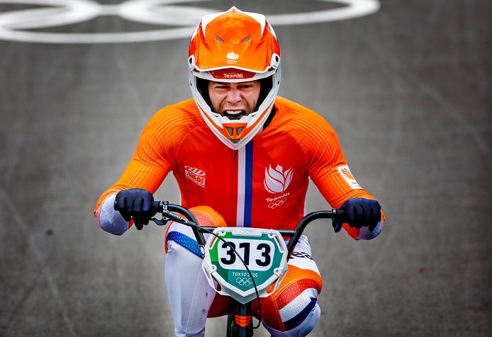Niek Kimmann schreeuwt het hier uit na het behalen van de olympische titel.