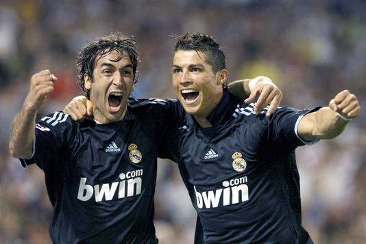 Raul Gonzalez met Cristiano Ronaldo in 2010.
