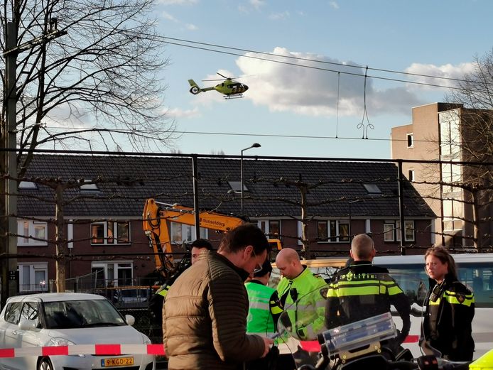 De traumaheli cirkelt boven het centrum van Ede na het verkeersdrama dat Ben (64) uit Gaanderen het leven kostte.