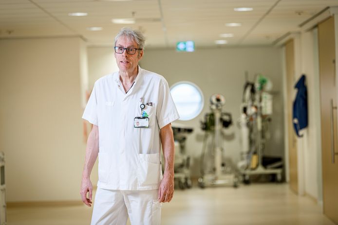 Wim Addink is verpleegkundige op de ic. "Ik een held? Mijn dochter werkt bij de Jumbo, die is een grotere held."
