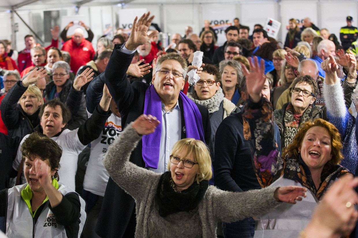 Februari: Thuiszorgers houden een demonstratie voor de overname van thuiszorgorganisatie TSN door Buurtzorg. Beeld anp