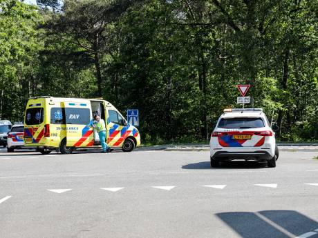 Afrit A4 bij Bergen op Zoom dicht na ongeluk met fietser
