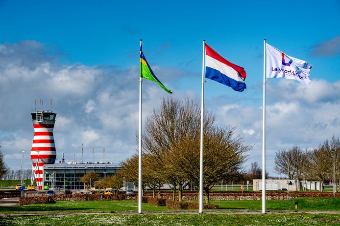 Opnieuw dreigt uitstel voor Lelystad Airport. Ditmaal gooit de uitstoot van stikstof roet in het eten.