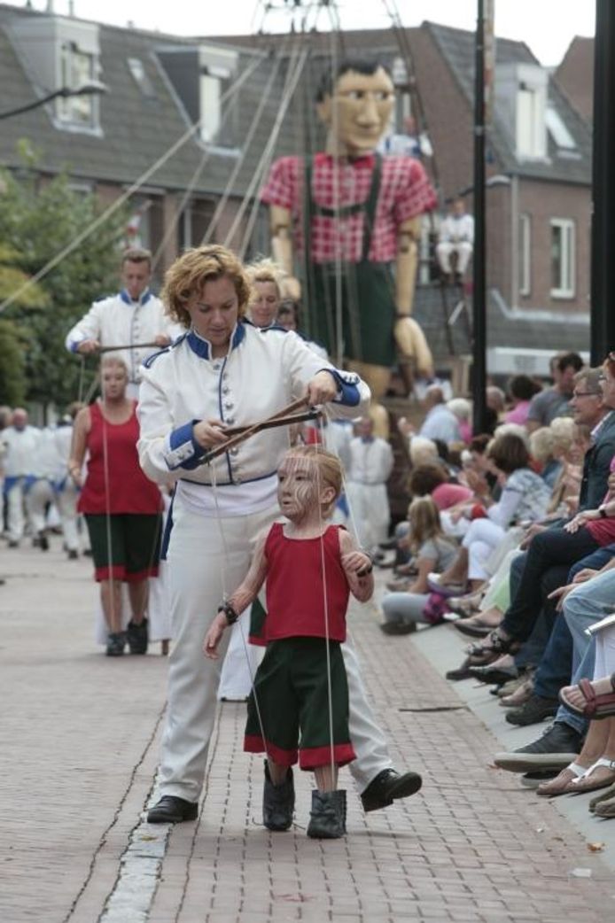 Goede En opeens geurt heel Heeze naar bloemen... | Heeze-Leende | ed.nl SE-42