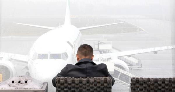 Ook vanavond dichte mist: code geel voor heel Brabant en geen vliegverkeer op Eindhoven Airport - BN