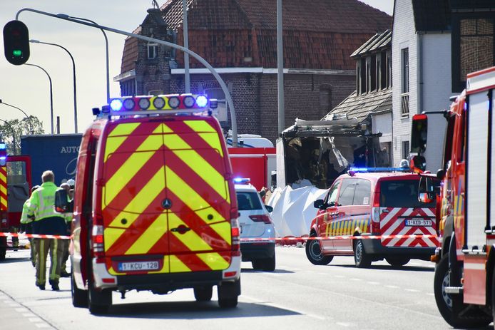 De explosie met dodelijke afloop vond plaats op het kruispunt Belgiek in Deerlijk.