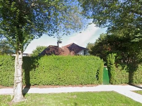 Funda-parel: éindelijk zien hoe deze mysterieuze villa verstopt achter een grote heg eruit ziet