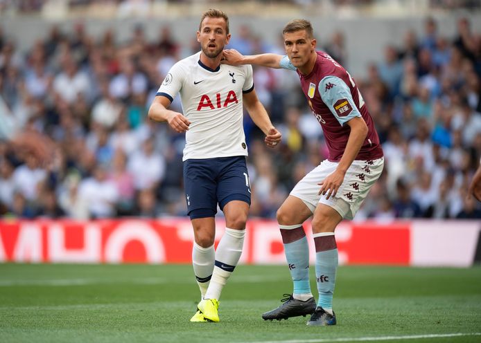 Bjorn Engels (rechts), hier in duel met Harry Kane.