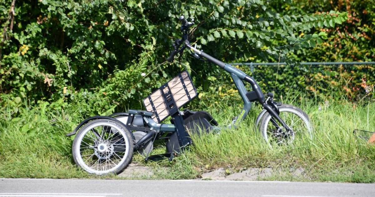 Driewielfietser zwaar gewond door ongeval in Cadzand, weg afgesloten.