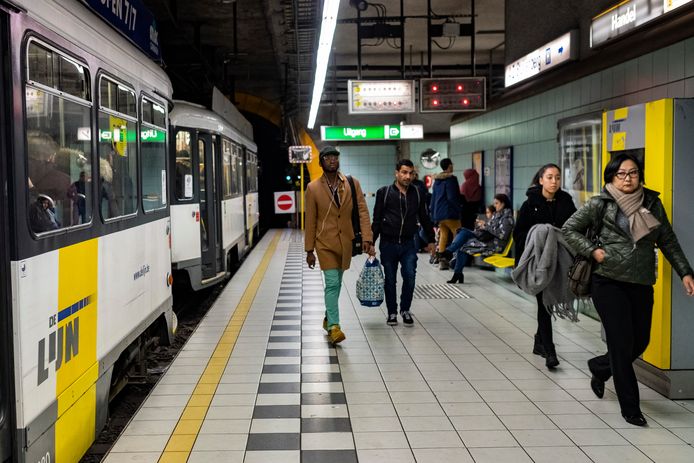 Illustratiebeeld. Het premetrostation Handel in Antwerpen.