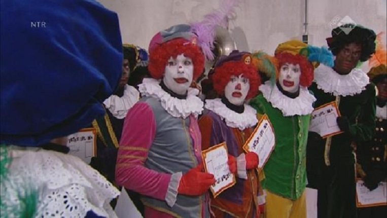 Bewust seksueel traagheid Na Witte Pieten ook Clownspieten in Sinterklaasjournaal | Het Parool