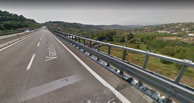 Vader duwt dochter van brug en springt zelf: 'Vergeef me, vergeef me'