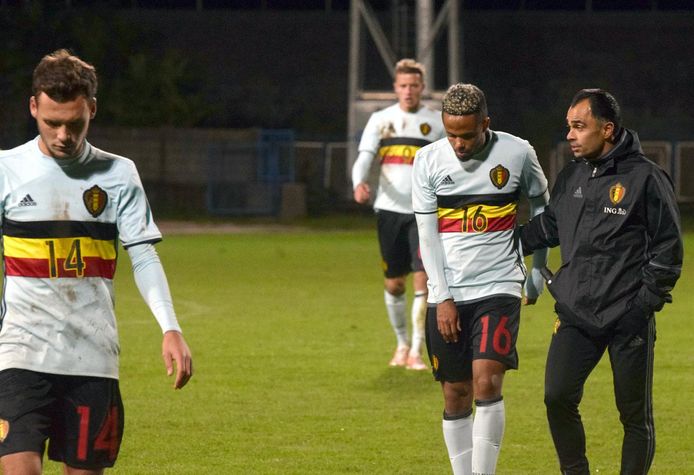 Pour le récent match à domicile face à la Lettonie, Theo Bongonda et Nany Dimata sont arrivés en retard au petit-déjeuner. Le duo a dû être réveillé par téléphone. Aucun joueur n'a été puni par Johan Walem.