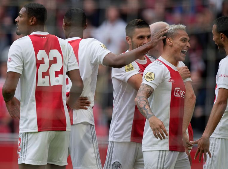 Ajax heeft wat spelers te veel, maar verder valt er nog niks te klagen