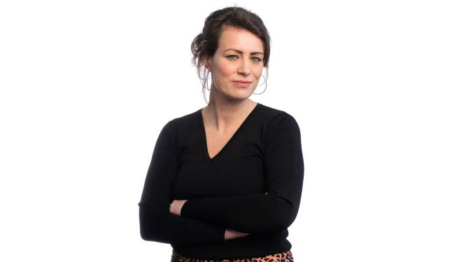 Gelukkig kan Jutta een leentoestel krijgen voor haar sexy selfies