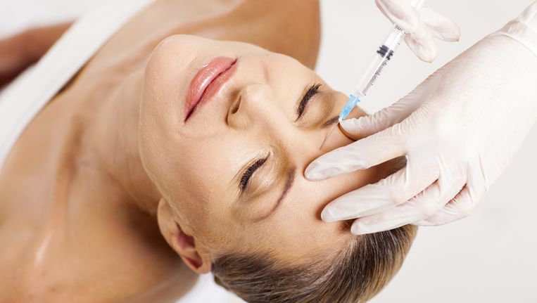 Opleiding Voor Huisdokter Die U Een Botox Behandeling Geeft De Morgen