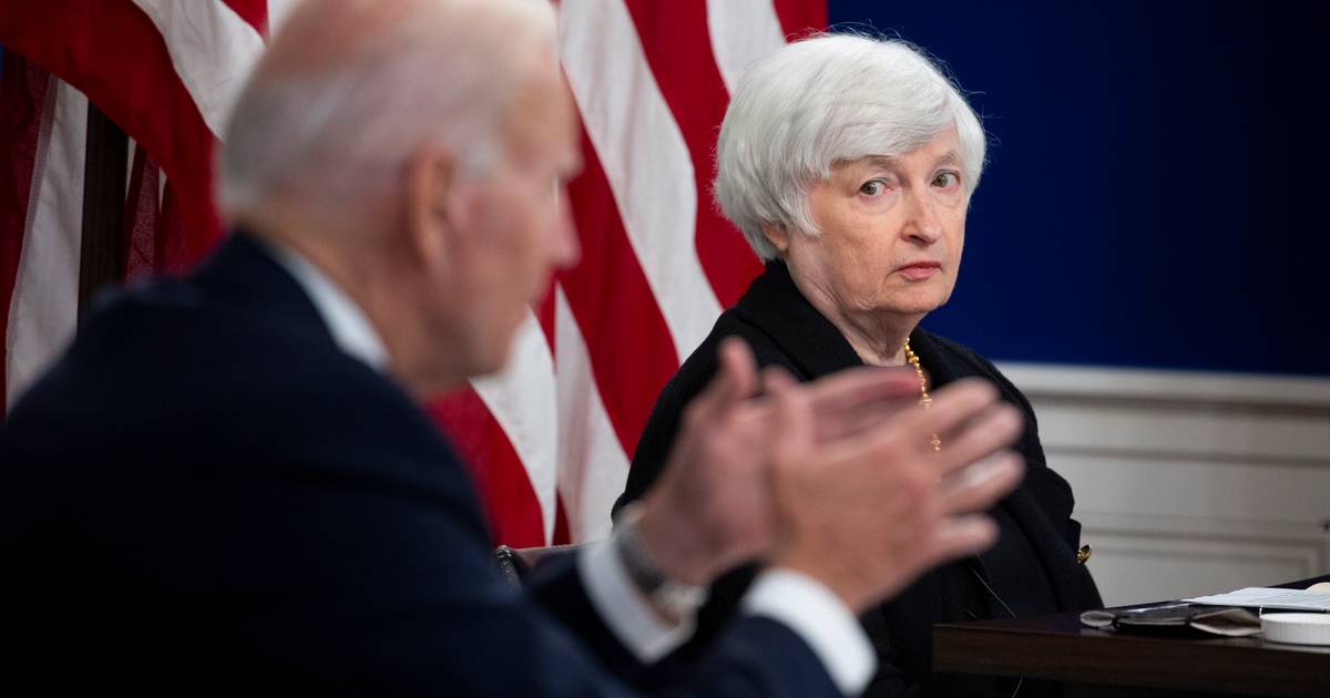 The United States urges the European Union to continue providing billions of euros in aid to Ukraine  outside