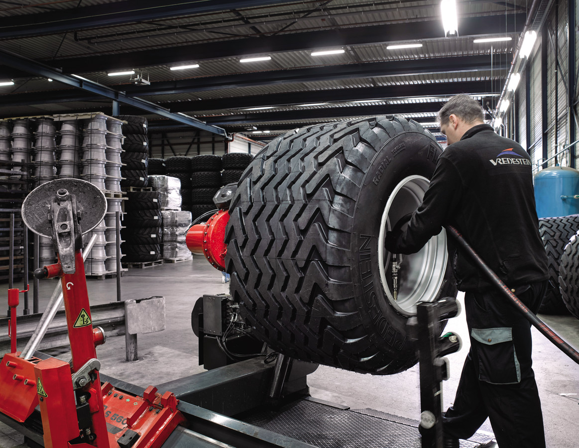 Woede over nieuwe Hongaarse staatssteun voor Apollo Vredestein | Foto ...