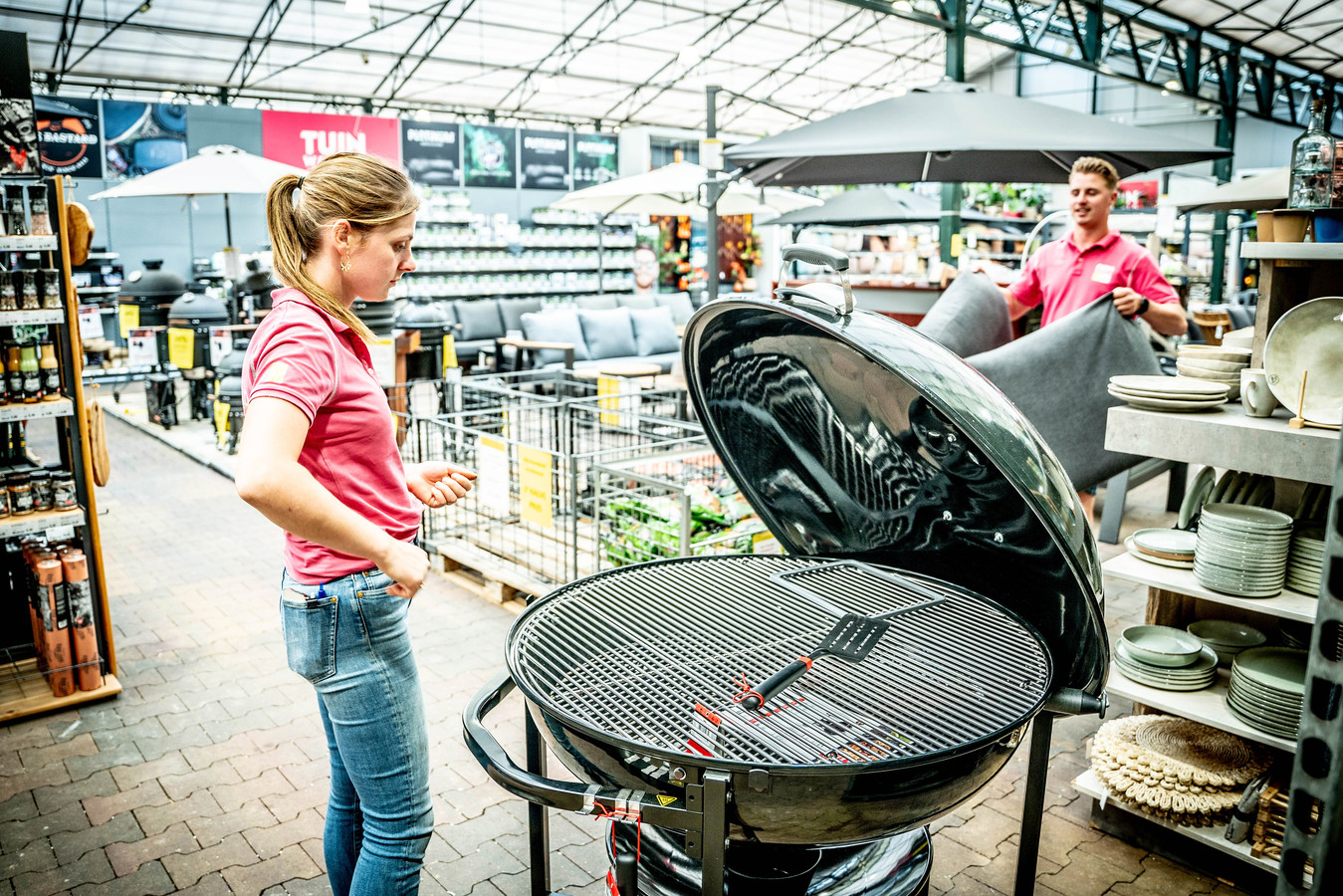 Sanne en Bram van Tuinwereld zetten barbecuedief online ‘We hebben