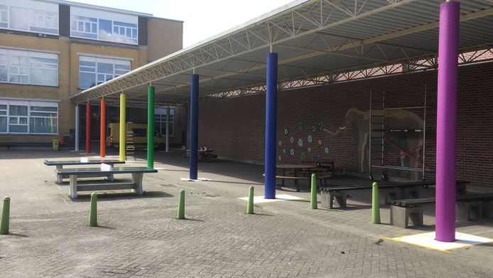 sint-eduardusinstituut-geeft-speelplaats-kleuren-van-de-regenboog