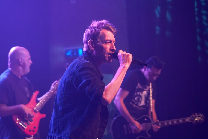 Zanger en frontman Jan-Willem Mensink van New Face In Hell uit Almelo.