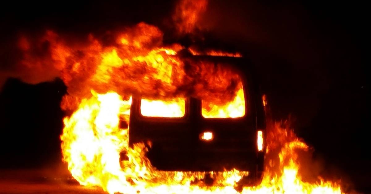Dakloos stel tankt zonder te betalen, kraakt vakantiehuis en steekt auto in brand | Goeree-Overflakk