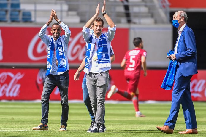 Marathonloper Bashir Abdi die brons haalde op de Olympische Spelen en Florent van Aubel die goud won met zijn hoceyteam mochten de match inzetten.