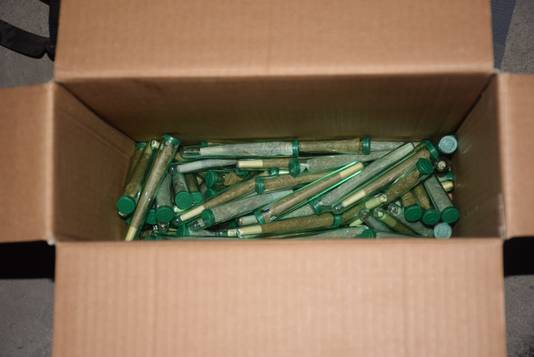 De twee haden een hoeveelheid voorverpakte joints bij.