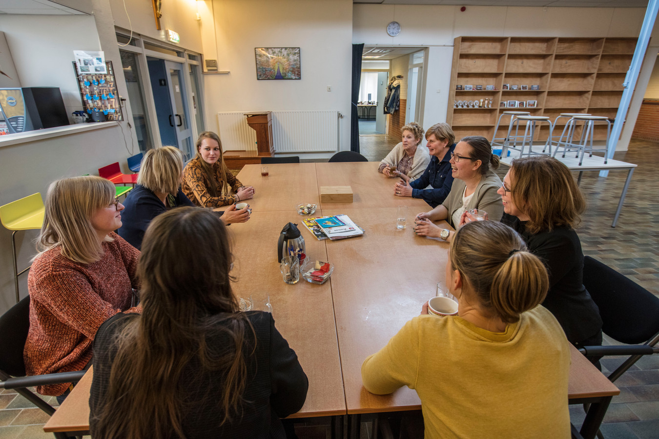 Steeds minder mannen voor de klas: ‘Yes! We hebben een meester’ | Foto ...