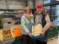 Bayram in zijn pas geopende, tweede fruitwinkel.