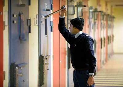 ‘UWV geeft gedetineerden onterecht uitkering’